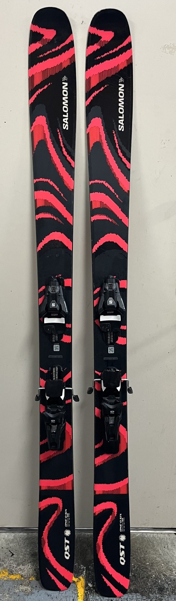 Ex-Demo Salomon QST 106 + Strive 13 Demo Binding 181cm - Snowride Sports