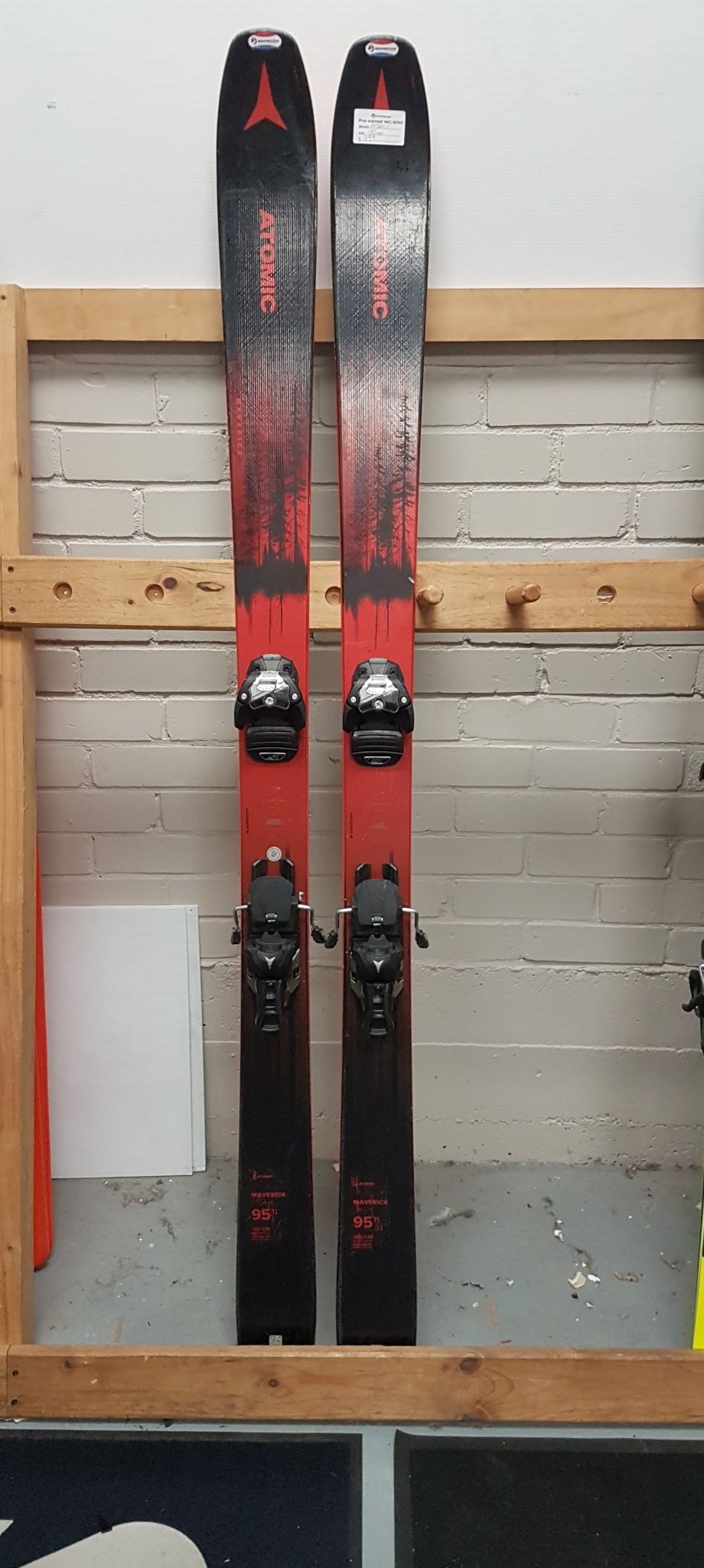 Pre-Owned: Atomic Maverick 95Ti (180 cm)/Warden 13 Binding - Snowride Sports